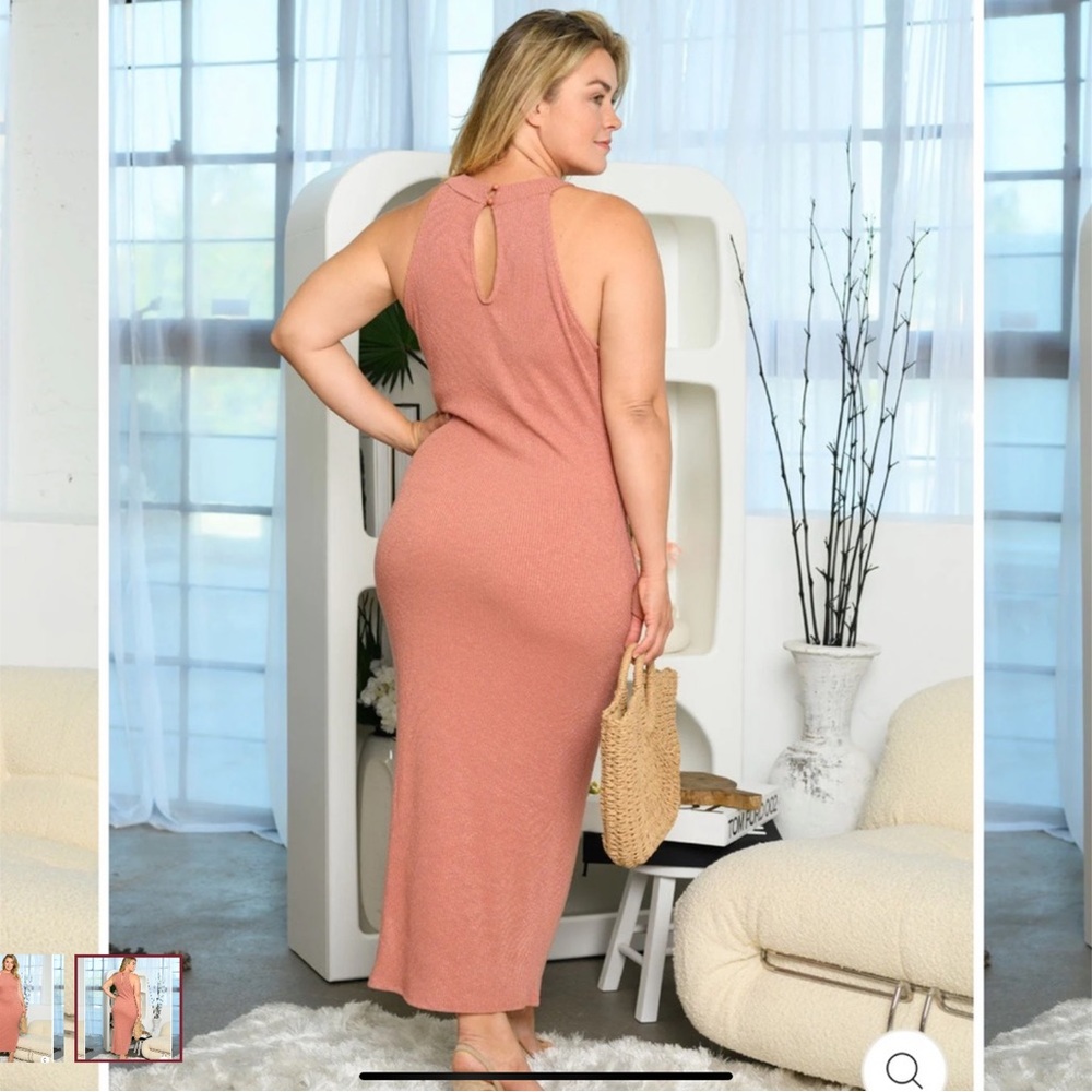 (REDUCED) PLUS SIZE MAXI DRESS - Picture 2 of 4
